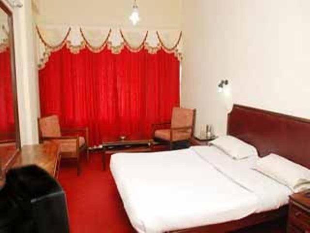 Hotel Preethi Palace Ooty Quarto foto